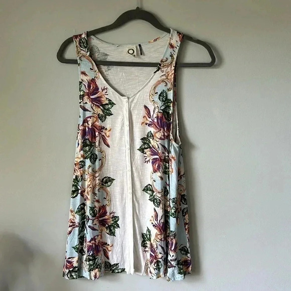 Akemi & Kin Gardenia tank Button  Down floral - Picture 2 of 6